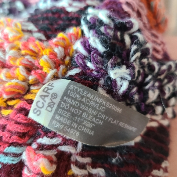 Women's scarf - Picture 4 of 4